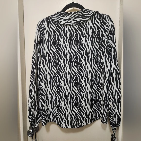 ZARA Size Small Black and White Animal Print Top - Picture 9 of 9